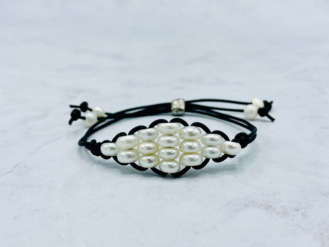 Diamond shape pearl leather adjustable bracelet